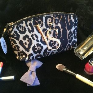 VS MAKEUP BAG Leopard print